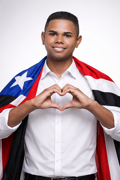 THAYSSON VIANNA, COM A BANDEIRA DO MARANH&Atilde;O